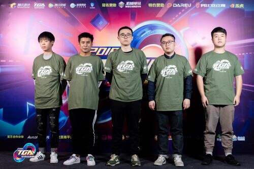Heroic 将在 IEM Dallas 2025 的淘汰赛中面对 FaZe，之前在与 Falcons 的比赛中失利。