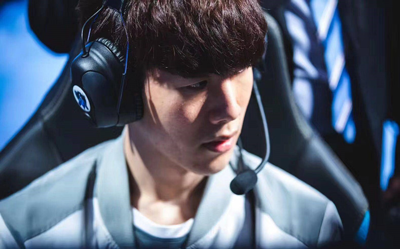 寻求赞助！ Uzi ：有没有人可以赞助我们的GM团队？我们只需要几百名玩家