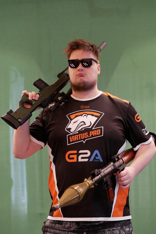 G2对阵Spirit 选手对位数据： Donk 1-9 m0NESY