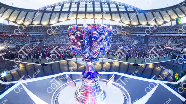 JD Gaming 和 Oh My God 在五场比赛中奋战并赢得了比赛，以 2-0 的战绩晋级淘汰赛阶段。